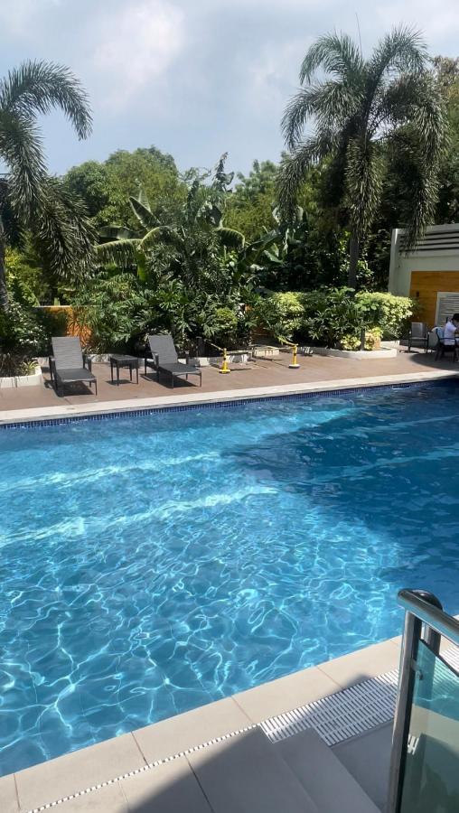 Lancris Residences 2 Bedroom Entire Apartment Near Airport With Pool Paranaque City Eksteriør bilde