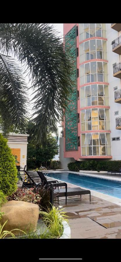 Lancris Residences 2 Bedroom Entire Apartment Near Airport With Pool Paranaque City Eksteriør bilde