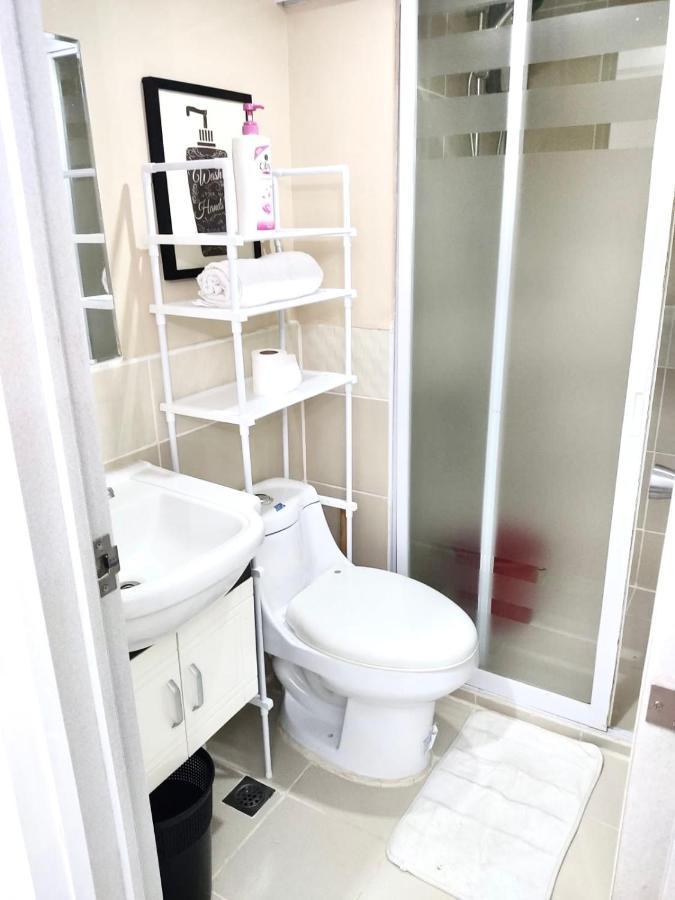 Lancris Residences 2 Bedroom Entire Apartment Near Airport With Pool Paranaque City Eksteriør bilde